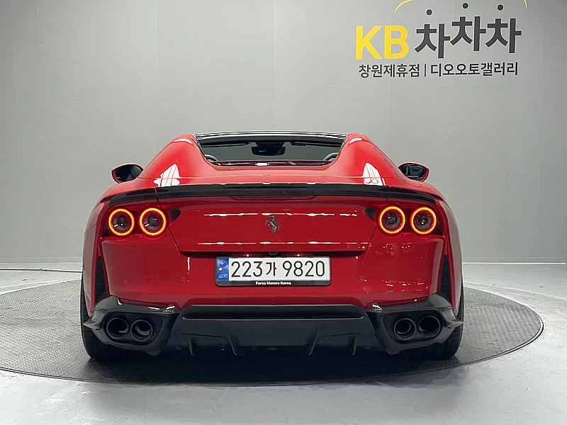 Ferrari 812