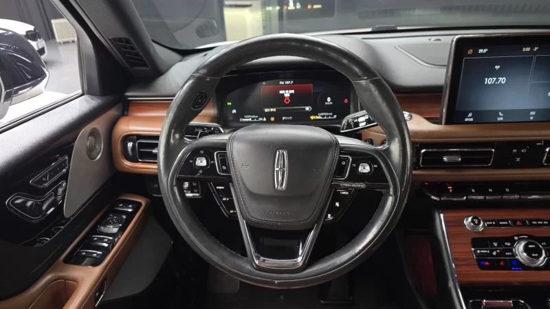 Lincoln AVIATOR