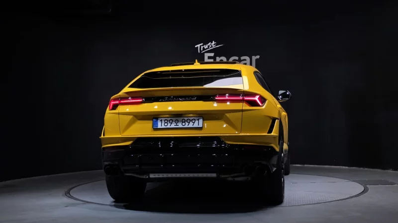 Lamborghini URUS