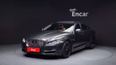 Jaguar XJ