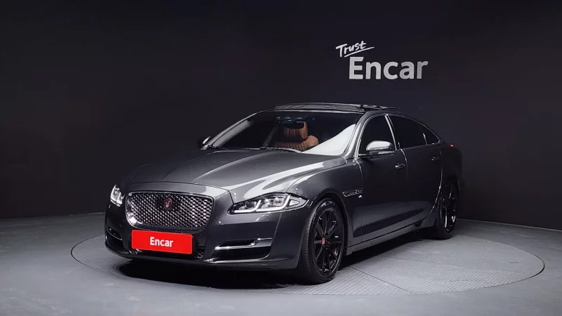 Jaguar XJ