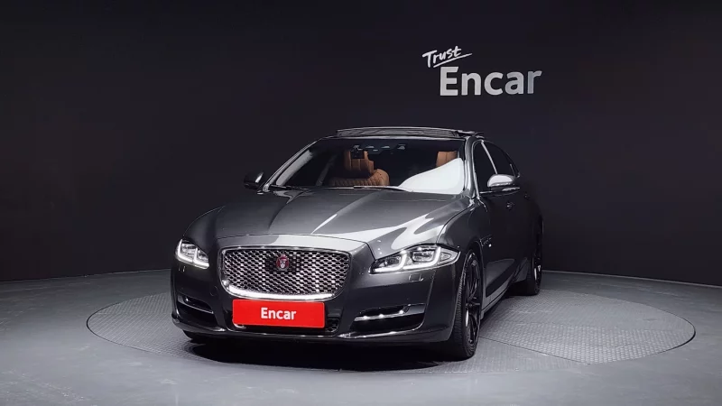 Jaguar XJ