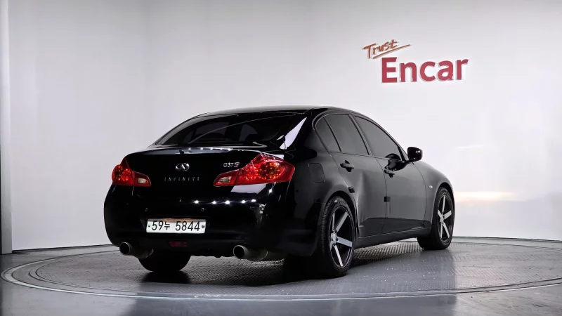 Infiniti G37