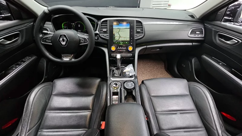 Renault SM6