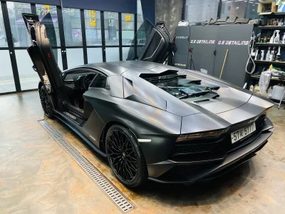 Lamborghini AVENTADOR