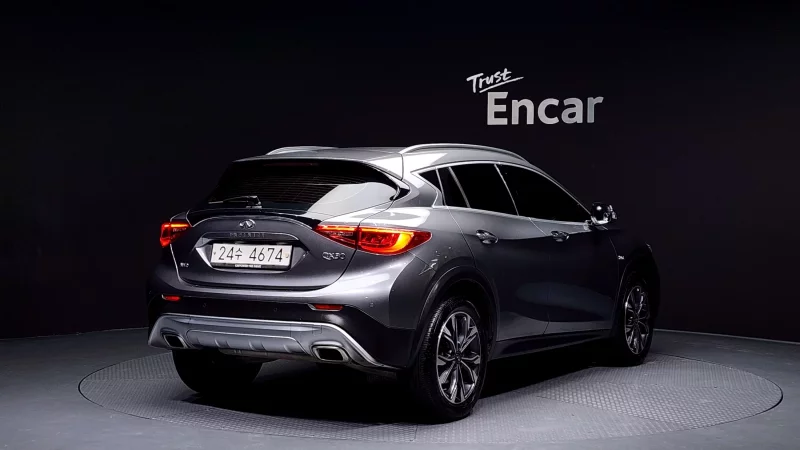 Infiniti QX30