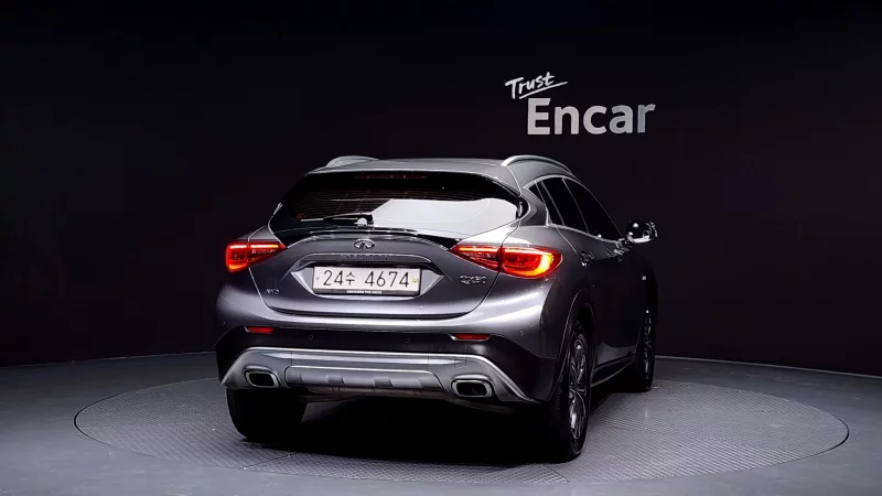 Infiniti QX30