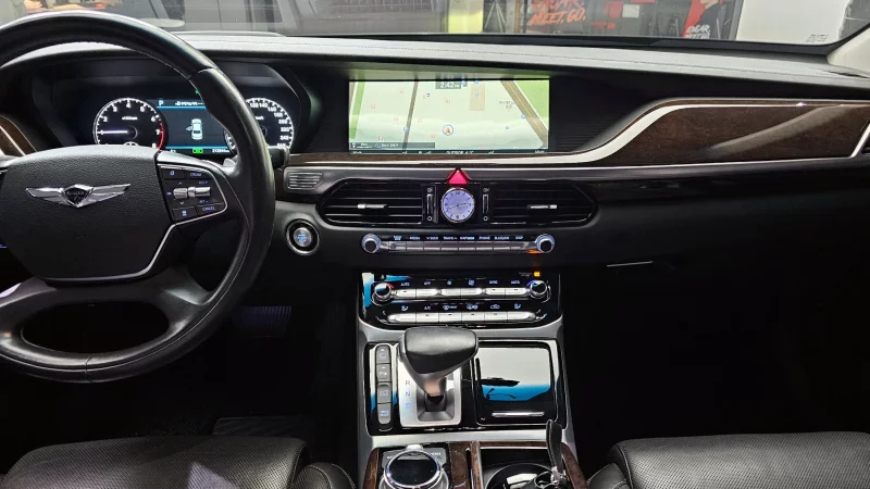 Genesis EQ900