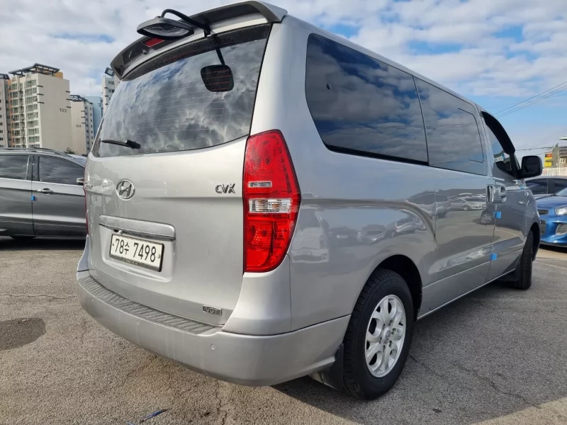 Hyundai Starex