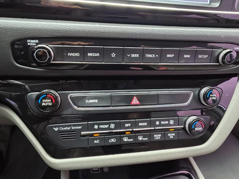 Kia Carnival