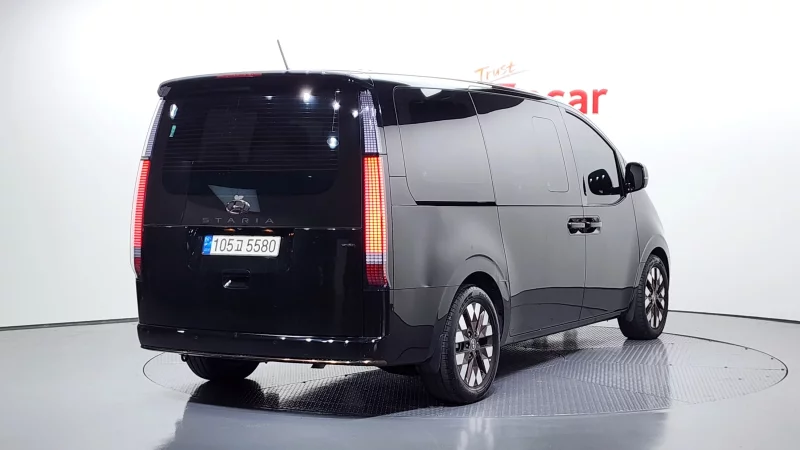 Hyundai Staria