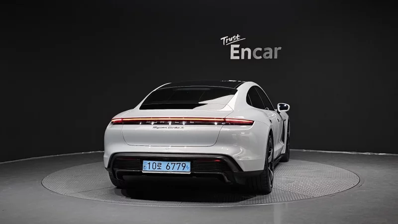Porsche TAYCAN
