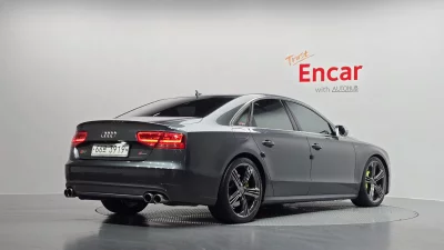 Audi S8