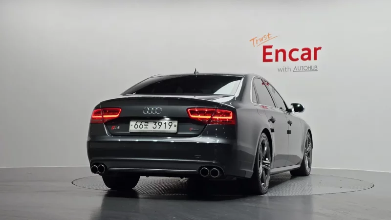 Audi S8