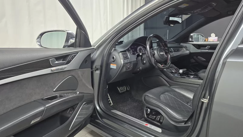 Audi S8