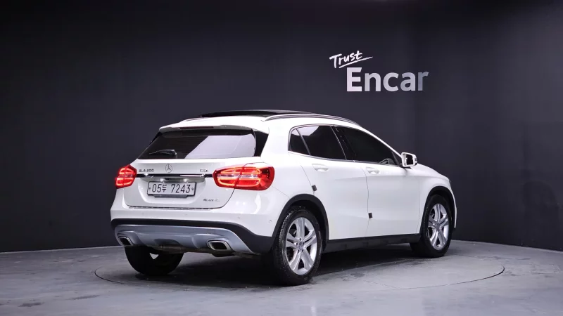 Mercedes-Benz GLA-Class