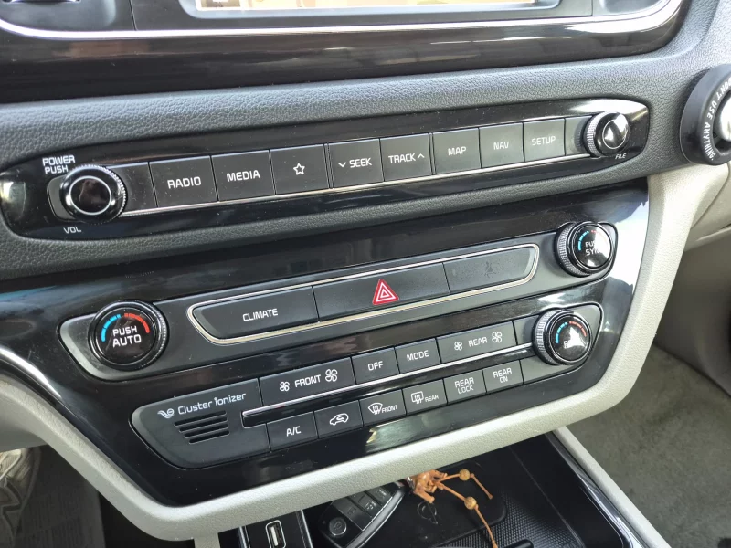 Kia Carnival