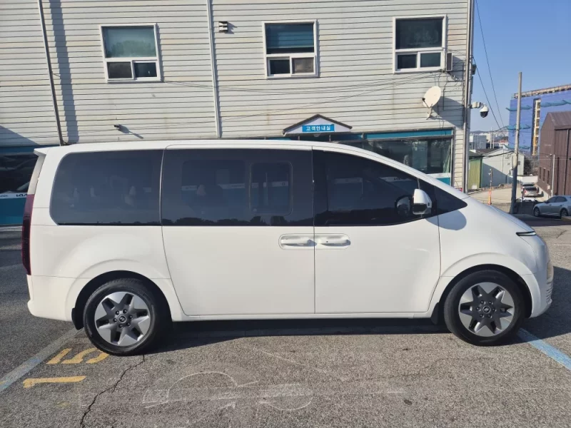 Hyundai Staria