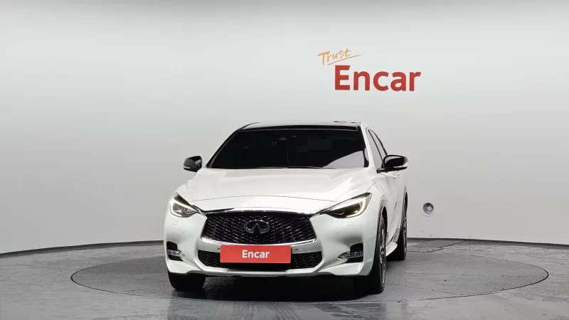 Infiniti Q30