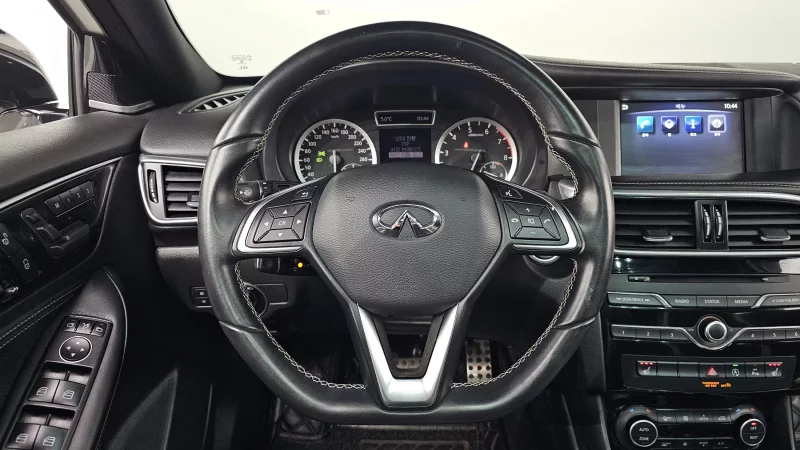 Infiniti Q30