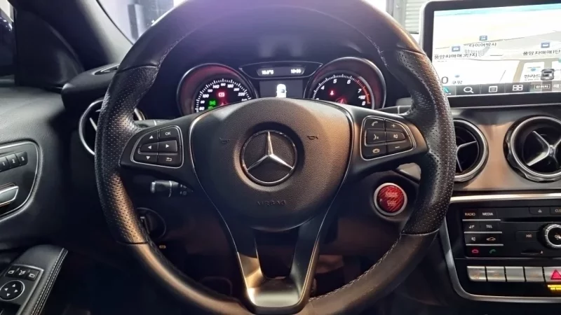 Mercedes-Benz GLA-Class