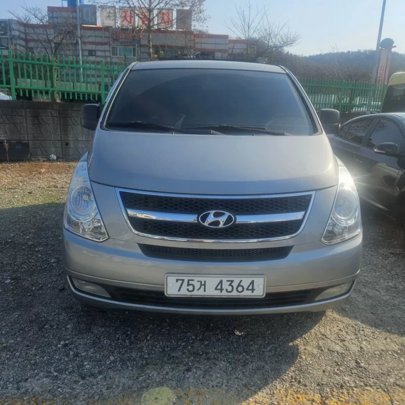 Hyundai Starex