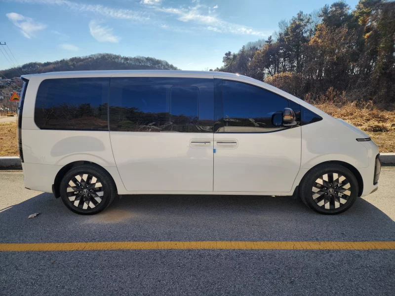 Hyundai Staria