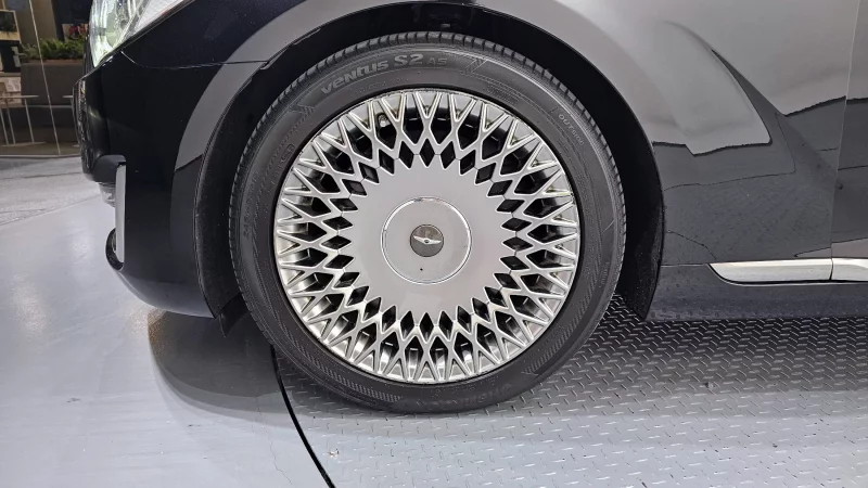 Genesis EQ900
