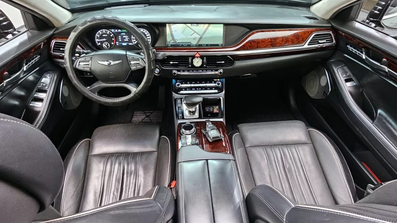 Genesis EQ900