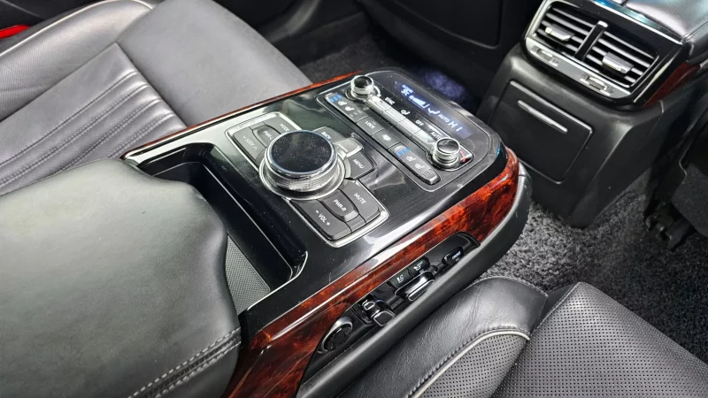 Genesis EQ900