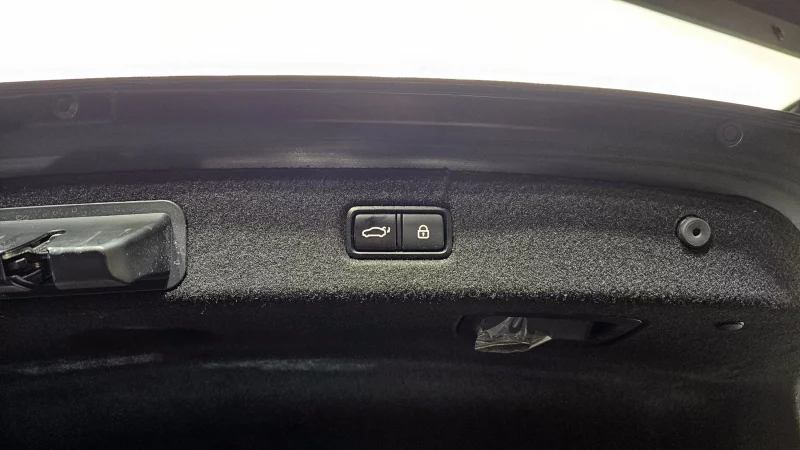 Genesis EQ900