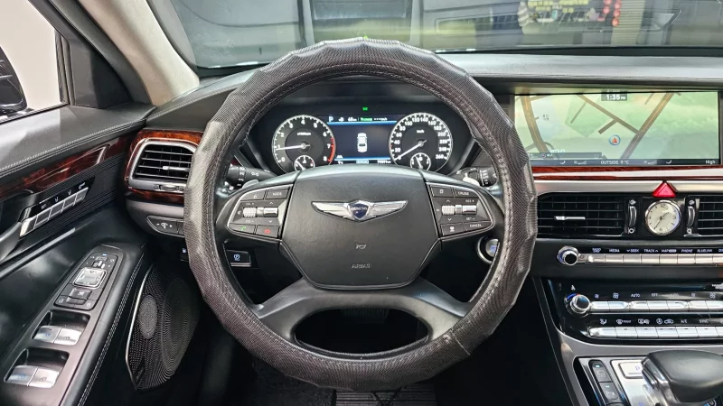 Genesis EQ900