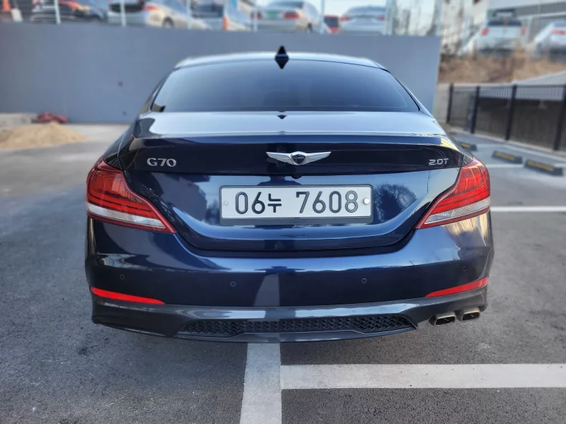 Genesis G70