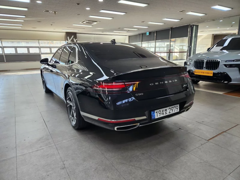 Genesis G90