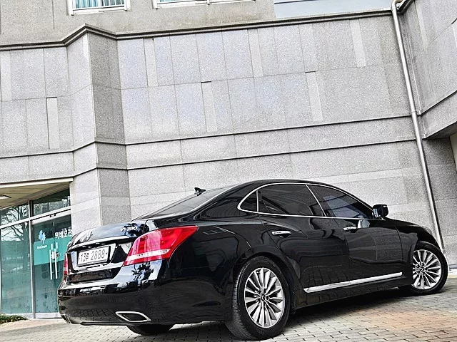 Hyundai Equus
