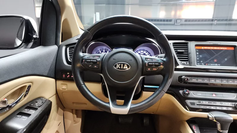 Kia Carnival