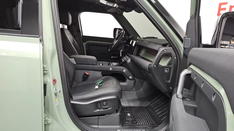 Land Rover DEFENDER