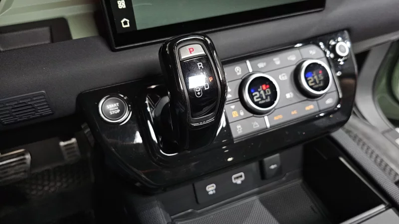 Land Rover DEFENDER