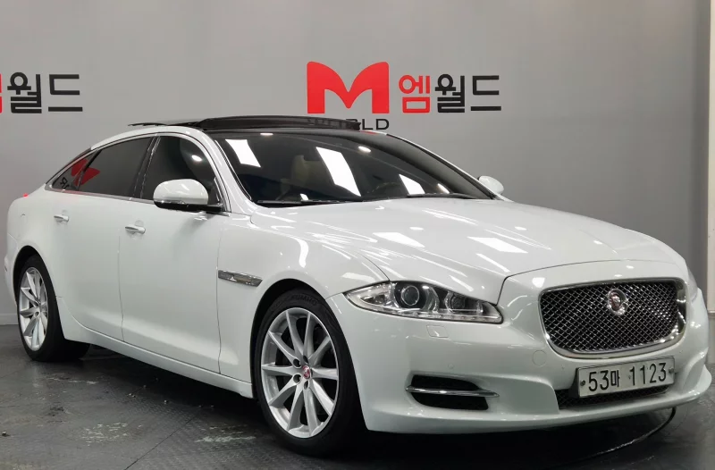 Jaguar XJ