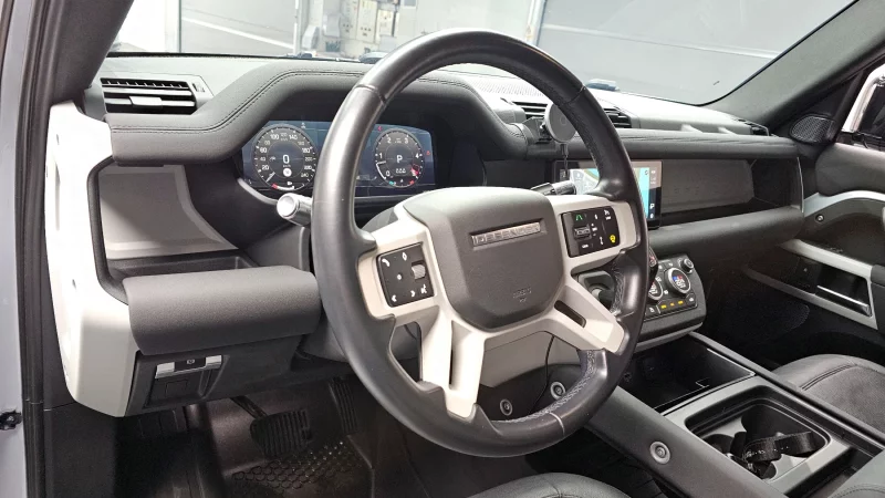 Land Rover DEFENDER