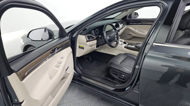Genesis G90
