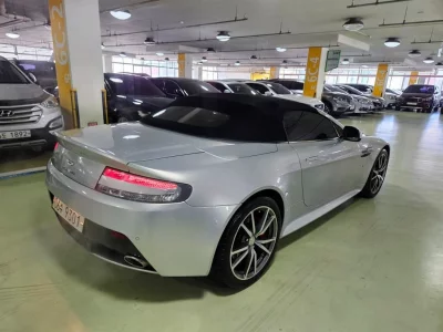 Aston Martin VANTAGE