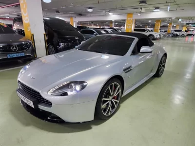 Aston Martin VANTAGE