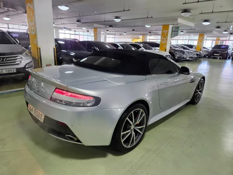 Aston Martin VANTAGE