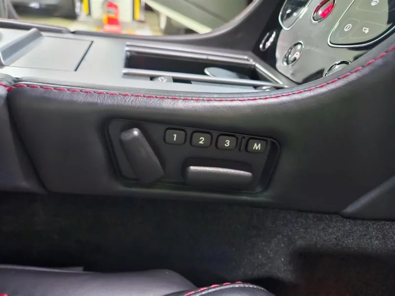 Aston Martin VANTAGE