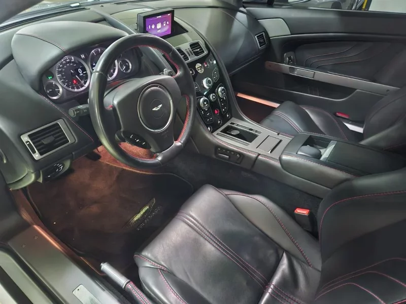 Aston Martin VANTAGE