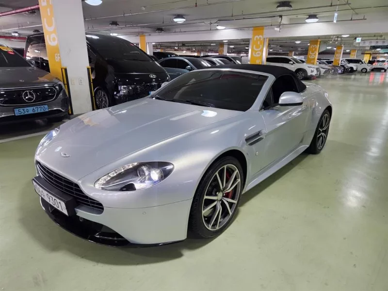 Aston Martin VANTAGE