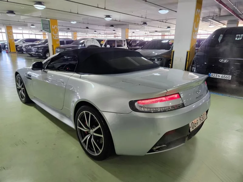 Aston Martin VANTAGE