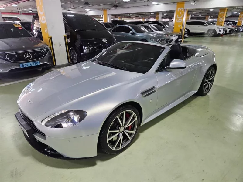 Aston Martin VANTAGE