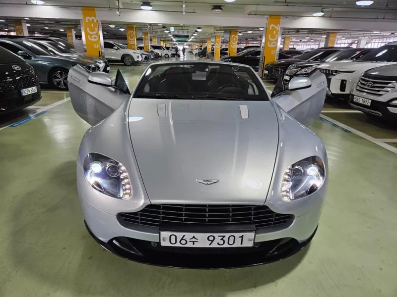 Aston Martin VANTAGE